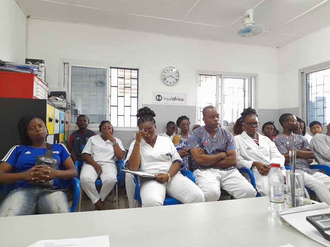 Reunión general en el centro médico Insolàfrica 
